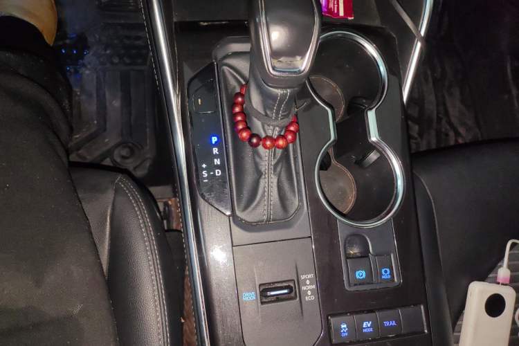 Used Toyota Crown Kluger 2021 2.5L HEV Four-Wheel Drive Luxury Edition Gear Lever