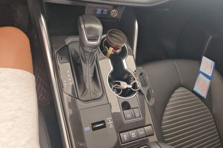 Used Toyota Crown Kluger 2021 2.5L HEV Four-Wheel Drive Luxury Edition Gear Lever