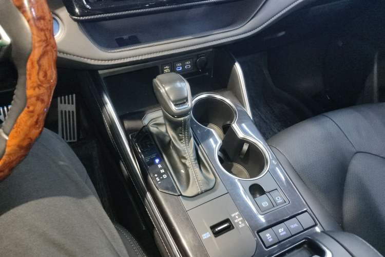 Used Toyota Crown Kluger 2021 2.5L HEV Four-Wheel Drive Flagship Edition Gear Lever