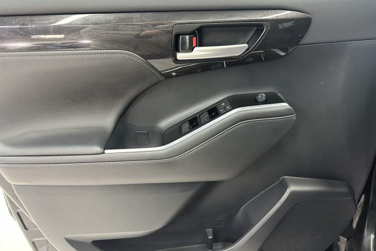 Used Toyota Crown Kluger 2021 2.5L HEV Four-Wheel Drive Luxury Edition Interior 10