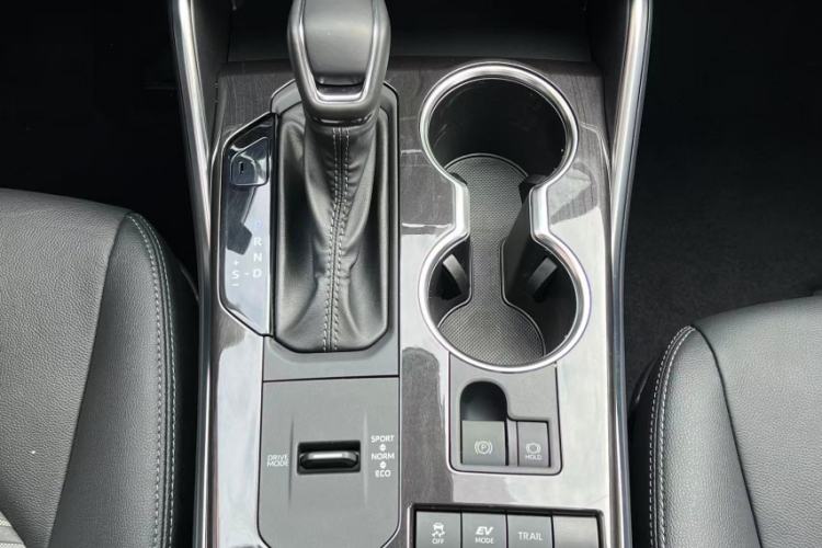 Used Toyota Crown Kluger 2021 2.5L HEV Four-Wheel Drive Premium Edition Interior 2