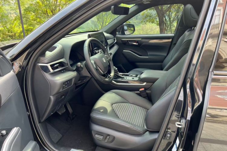 Used Toyota Crown Kluger 2021 2.5L HEV Four-Wheel Drive Premium Edition Interior 3