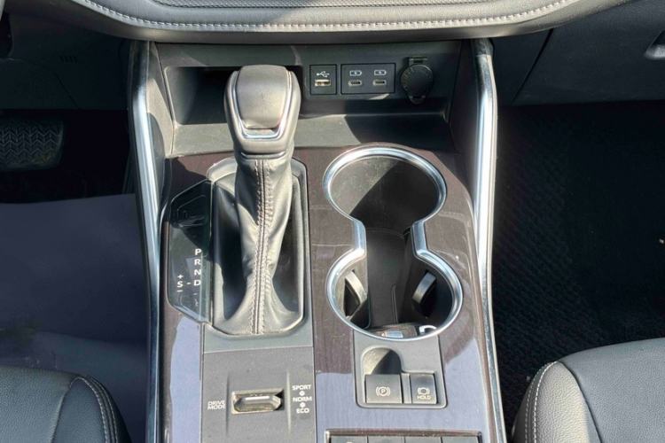 Used Toyota Crown Kluger 2021 2.5L HEV Four-Wheel Drive Premium Edition Interior 4