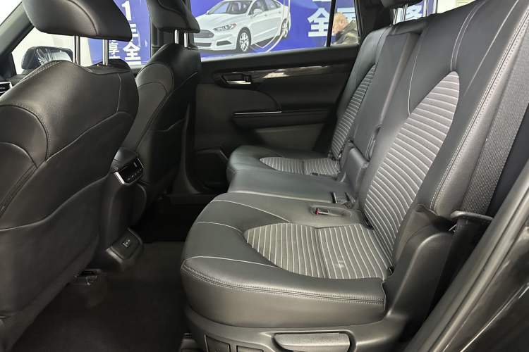 Used Toyota Crown Kluger 2021 2.5L HEV Four-Wheel Drive Luxury Edition Interior 4