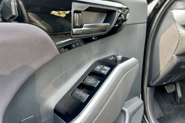 Used Toyota Crown Kluger 2021 2.5L HEV Four-Wheel Drive Elite Edition Interior 8