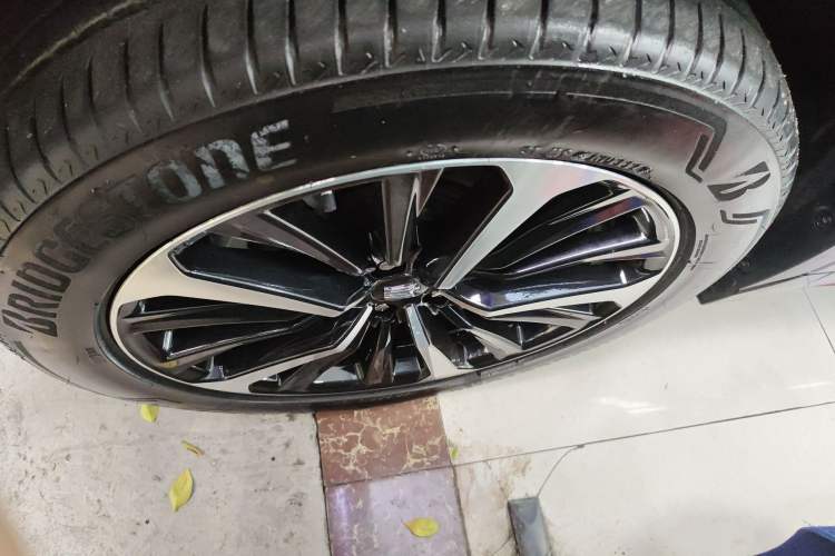 Used Toyota Crown Kluger 2021 2.5L HEV Four-Wheel Drive Flagship Edition Left Front Wheel Hub
