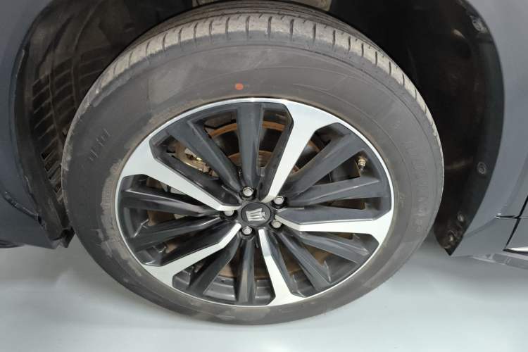 Used Toyota Crown Kluger 2021 2.5L HEV Four-Wheel Drive Flagship Edition Left Front Wheel Hub