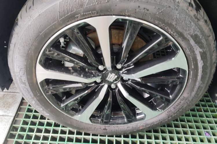 Used Toyota Crown Kluger 2021 2.5L HEV Four-Wheel Drive Flagship Edition Left Front Wheel Hub