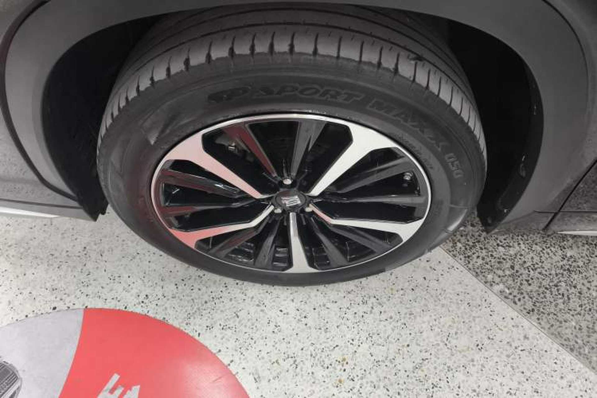Used Toyota Crown Kluger 2021 2.5L HEV Four-Wheel Drive Luxury Edition Left Front Wheel Hub