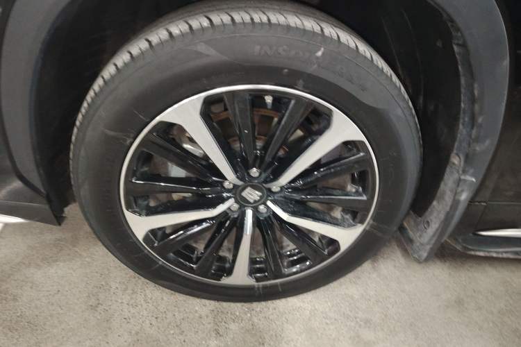 Used Toyota Crown Kluger 2021 2.5L HEV Four-Wheel Drive Luxury Edition Left Front Wheel Hub