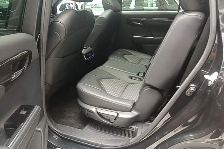 Used Toyota Crown Kluger 2021 2.5L HEV Four-Wheel Drive Premium Edition Left Rear Seat
