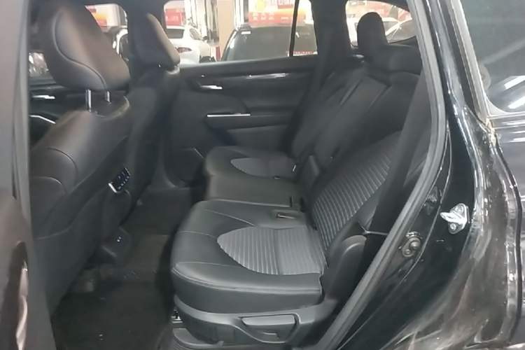 Used Toyota Crown Kluger 2021 2.5L HEV Four-Wheel Drive Luxury Edition Left Rear Seat