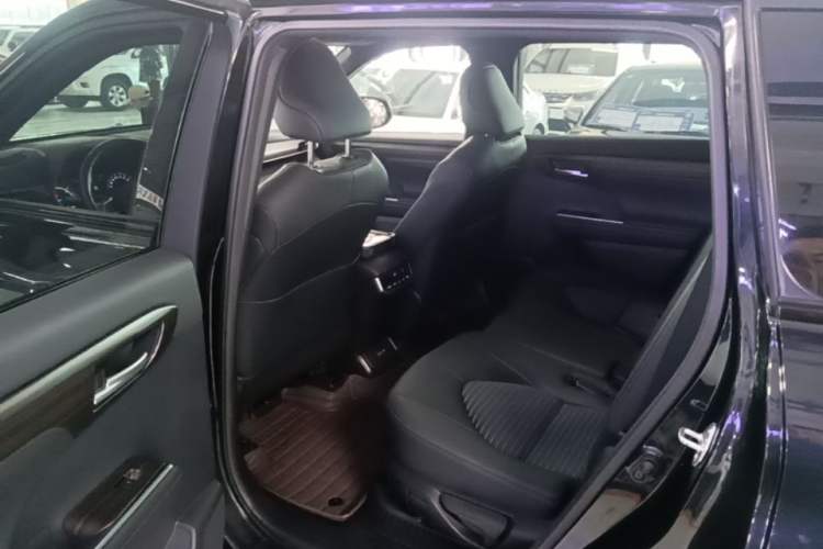 Used Toyota Crown Kluger 2021 2.5L HEV Four-Wheel Drive Luxury Edition Left Rear Seat