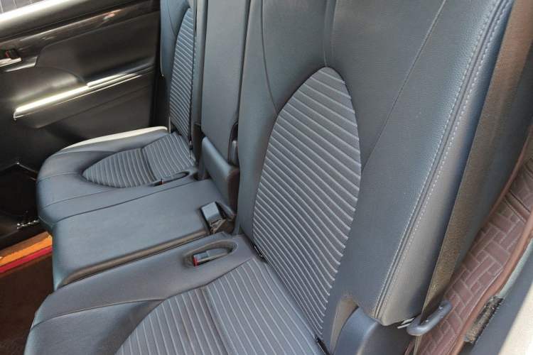 Used Toyota Crown Kluger 2021 2.5L HEV Four-Wheel Drive Luxury Edition Left Rear Seat