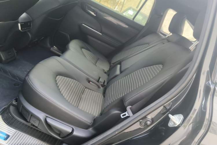 Used Toyota Crown Kluger 2021 2.5L HEV Four-Wheel Drive Premium Edition Left Rear Seat