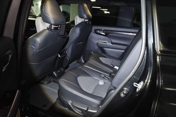 Used Toyota Crown Kluger 2021 2.5L HEV Four-Wheel Drive Premium Edition Left Rear Seat