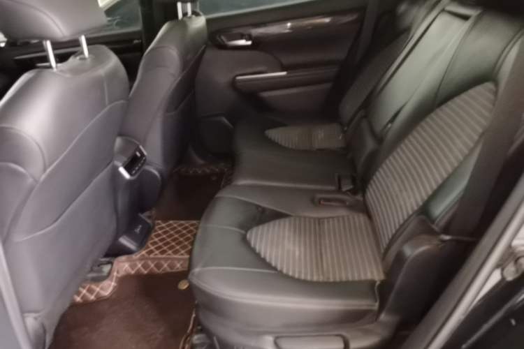Used Toyota Crown Kluger 2021 2.5L HEV Four-Wheel Drive Luxury Edition Left Rear Seat