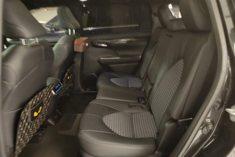 Used Toyota Crown Kluger 2021 2.5L HEV Four-Wheel Drive Premium Edition Left Rear Seat