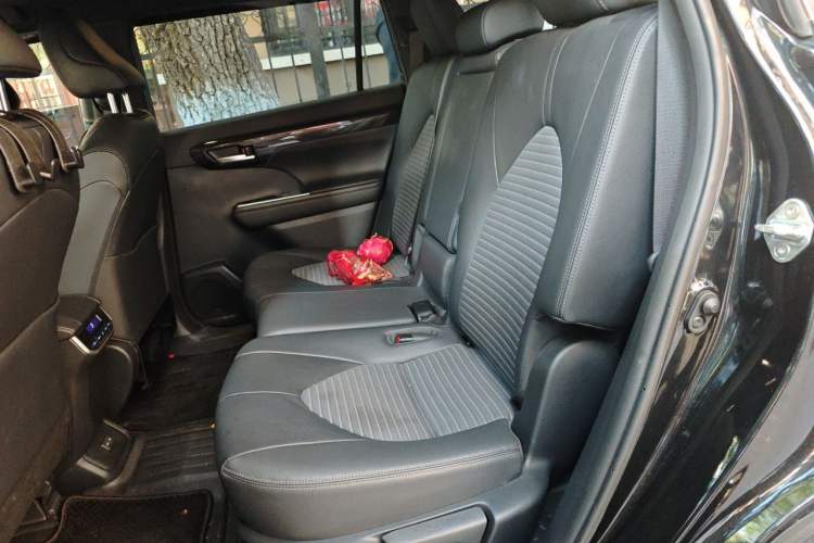 Used Toyota Crown Kluger 2021 2.5L HEV Four-Wheel Drive Luxury Edition Left Rear Seat