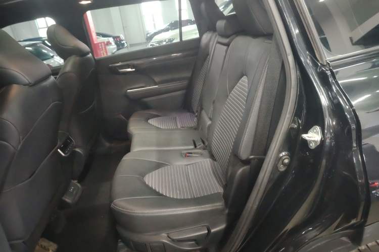 Used Toyota Crown Kluger 2021 2.5L HEV Four-Wheel Drive Luxury Edition Left Rear Seat