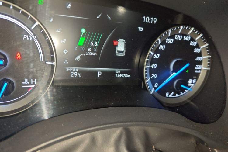 Used Toyota Crown Kluger 2021 2.5L HEV Four-Wheel Drive Luxury Edition Odometer Close Up