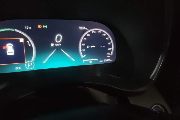 Used Toyota Crown Kluger 2021 2.5L HEV Four-Wheel Drive Premium Edition Odometer Close Up