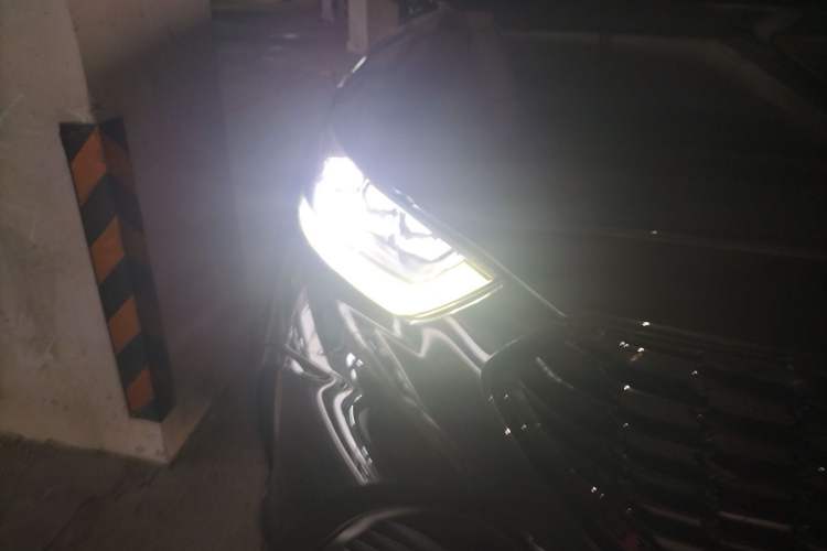 Used Toyota Crown Kluger 2021 2.5L HEV Four-Wheel Drive Flagship Edition Right Front Headlight