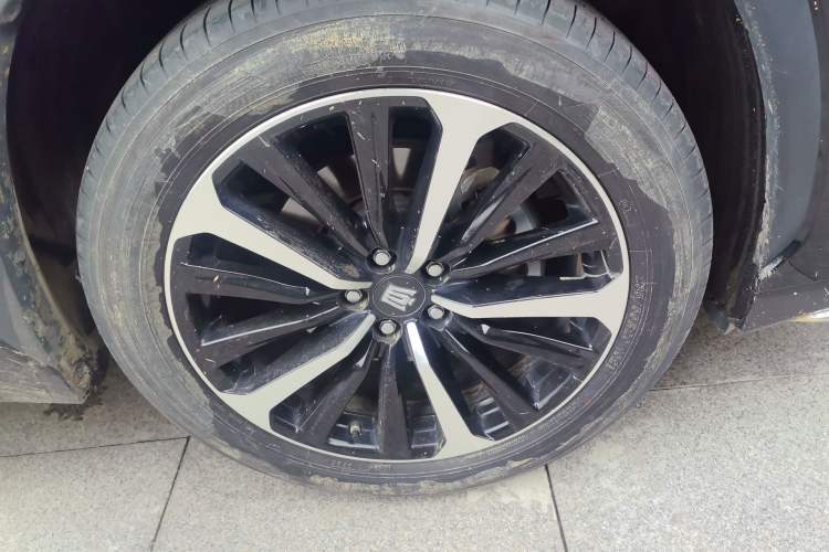Used Toyota Crown Kluger 2021 2.5L HEV Four-Wheel Drive Flagship Edition Right Front Wheel Hub