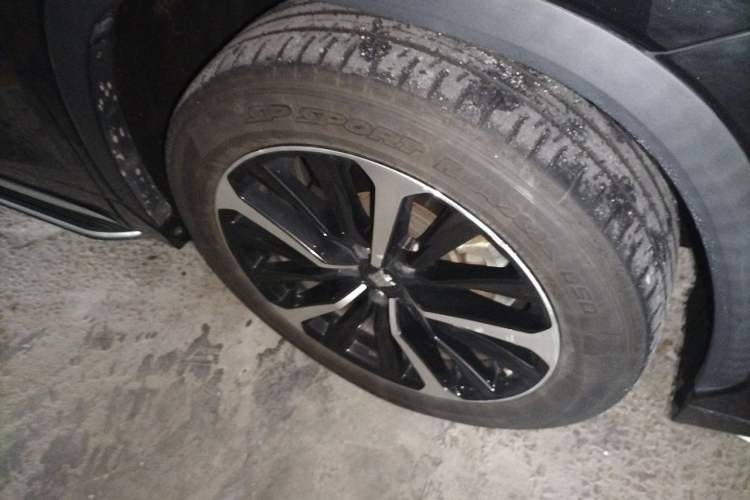 Used Toyota Crown Kluger 2021 2.5L HEV Four-Wheel Drive Flagship Edition Right Front Wheel Hub