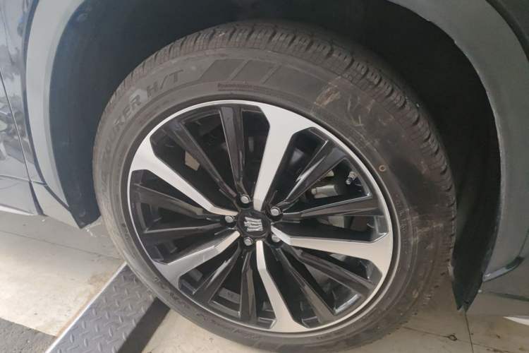 Used Toyota Crown Kluger 2021 2.5L HEV Four-Wheel Drive Premium Edition Right Front Wheel Hub