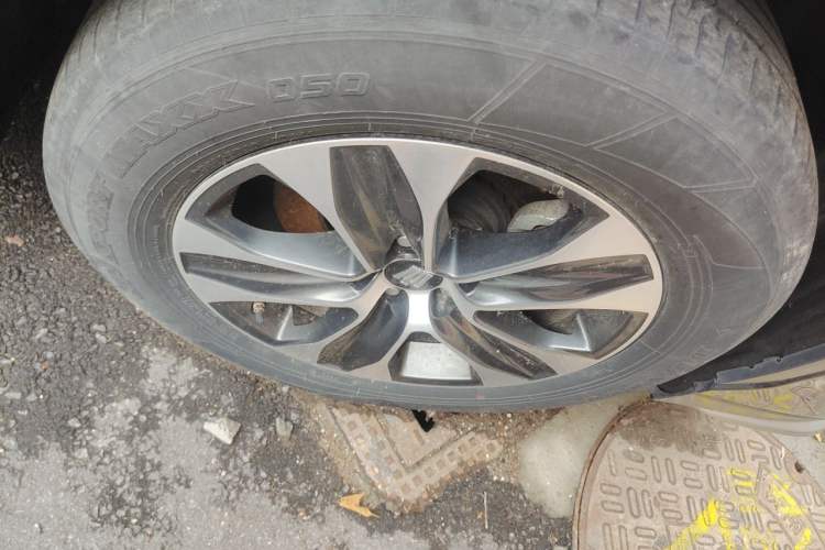 Used Toyota Crown Kluger 2021 2.5L HEV Four-Wheel Drive Elite Edition Right Front Wheel Hub
