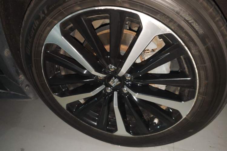 Used Toyota Crown Kluger 2021 2.5L HEV Four-Wheel Drive Luxury Edition Right Front Wheel Hub