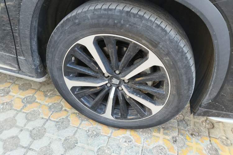 Used Toyota Crown Kluger 2021 2.5L HEV Four-Wheel Drive Premium Edition Right Front Wheel Hub