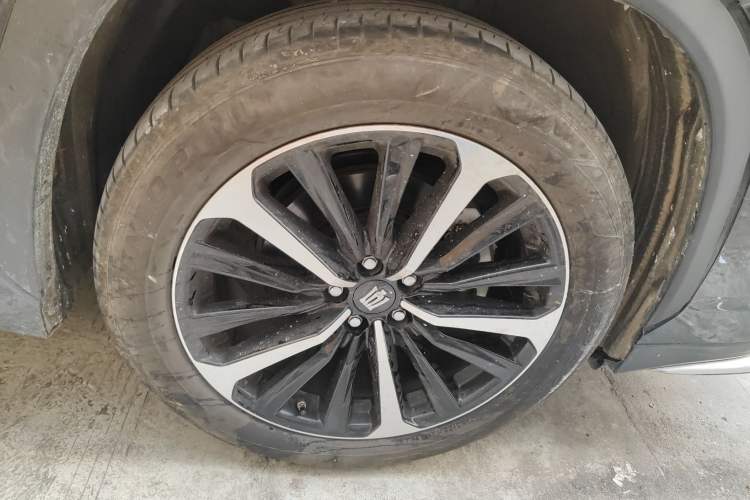 Used Toyota Crown Kluger 2021 2.5L HEV Four-Wheel Drive Premium Edition Right Front Wheel Hub