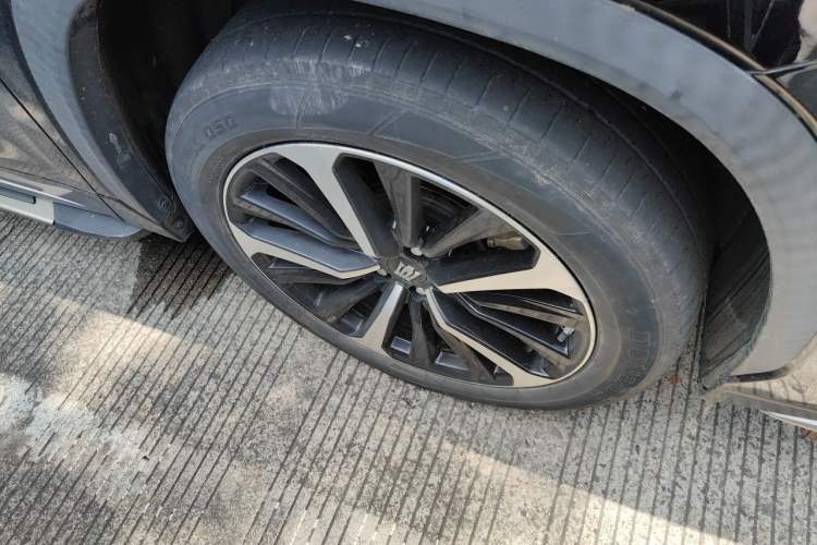 Used Toyota Crown Kluger 2021 2.5L HEV Four-Wheel Drive Luxury Edition Right Front Wheel Hub