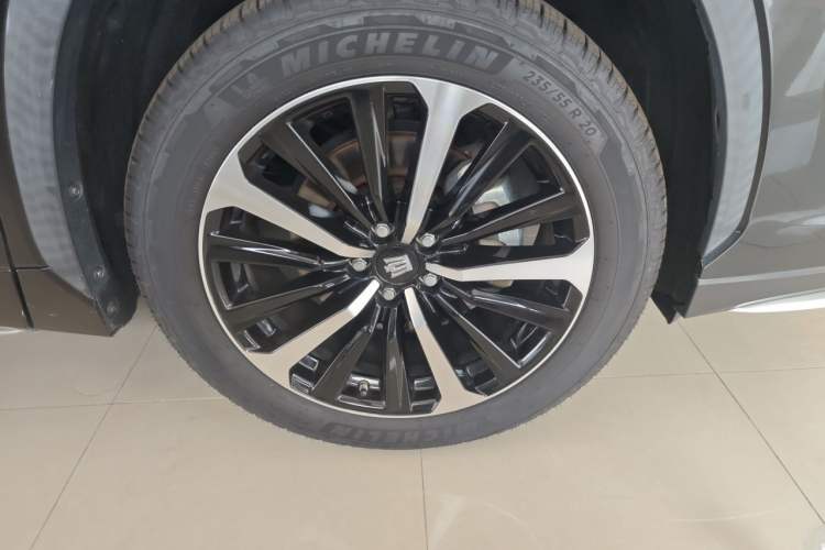 Used Toyota Crown Kluger 2021 2.5L HEV Four-Wheel Drive Luxury Edition Right Front Wheel Hub