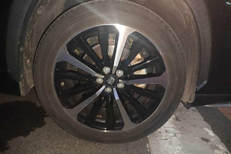 Used Toyota Crown Kluger 2021 2.5L HEV Four-Wheel Drive Luxury Edition Right Front Wheel Hub