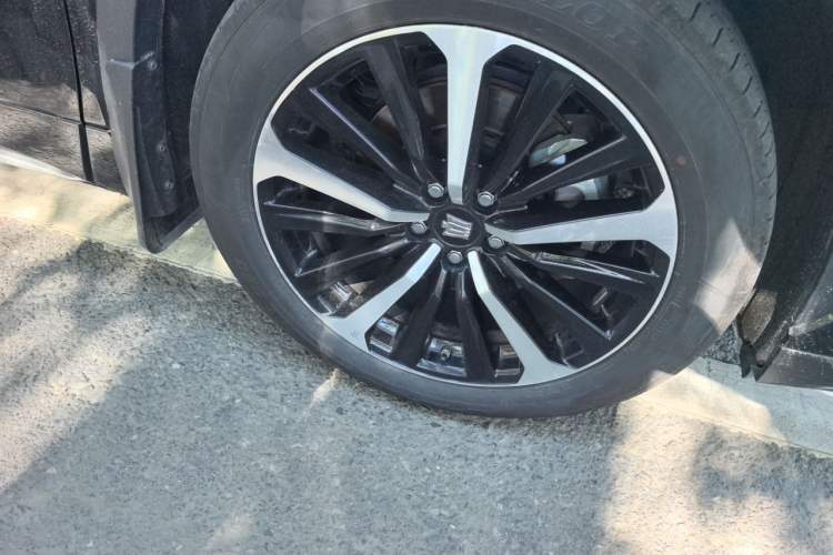 Used Toyota Crown Kluger 2021 2.5L HEV Four-Wheel Drive Premium Edition Right Front Wheel Hub