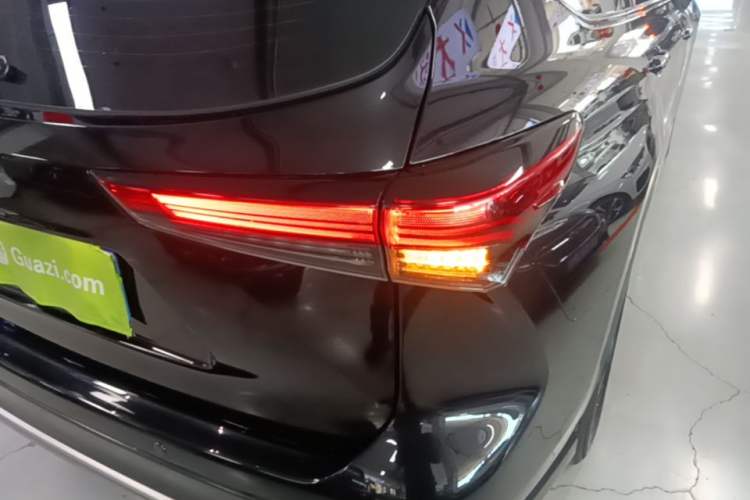 Used Toyota Crown Kluger 2021 2.5L HEV Four-Wheel Drive Luxury Edition Right Rear Taillight