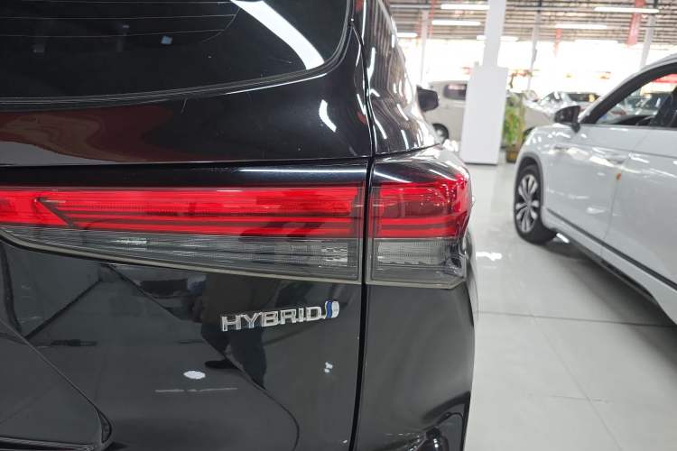 Used Toyota Crown Kluger 2021 2.5L HEV Two-Wheel Drive Entry Version Right Rear Taillight