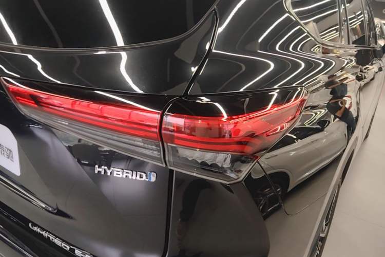 Used Toyota Crown Kluger 2021 2.5L HEV Four-Wheel Drive Flagship Edition Right Rear Taillight
