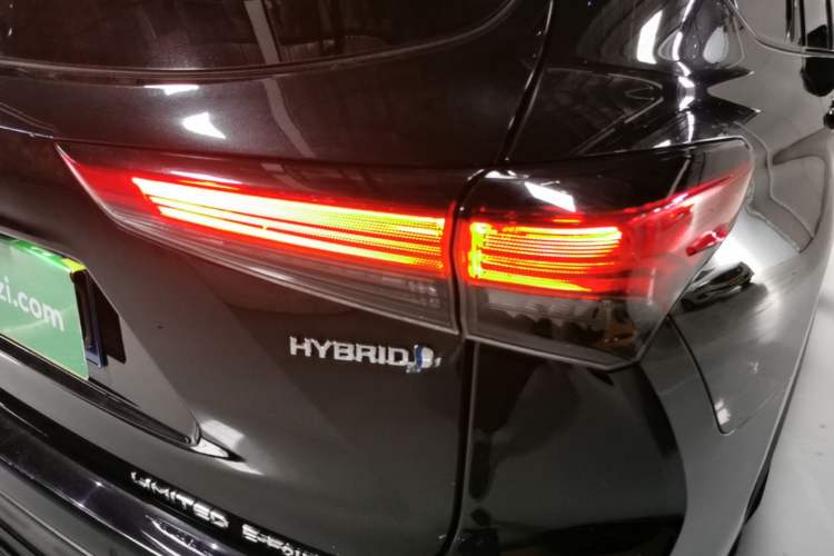 Used Toyota Crown Kluger 2021 2.5L HEV Four-Wheel Drive Flagship Edition Right Rear Taillight