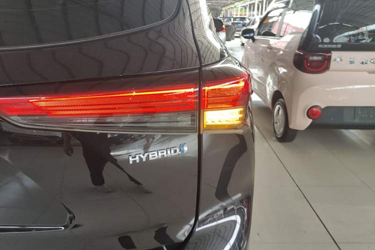 Used Toyota Crown Kluger 2021 2.5L HEV Four-Wheel Drive Luxury Edition Right Rear Taillight