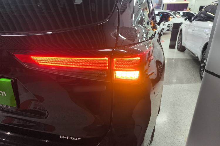 Used Toyota Crown Kluger 2021 2.5L HEV Four-Wheel Drive Luxury Edition Right Rear Taillight