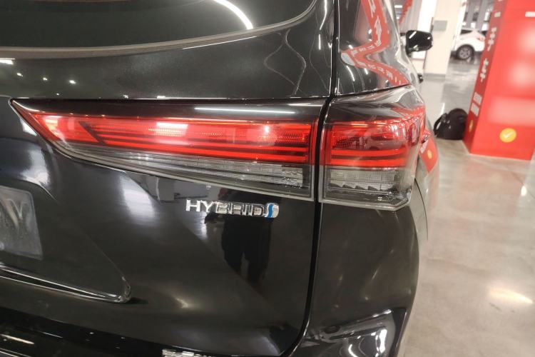 Used Toyota Crown Kluger 2021 2.5L HEV Four-Wheel Drive Luxury Edition Right Rear Taillight