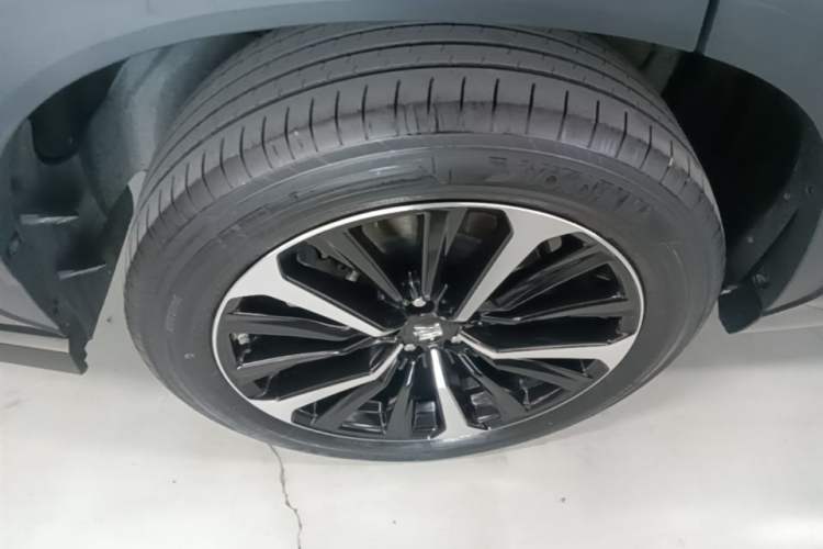Used Toyota Crown Kluger 2021 2.5L HEV Four-Wheel Drive Luxury Edition Right Rear Wheel Hub