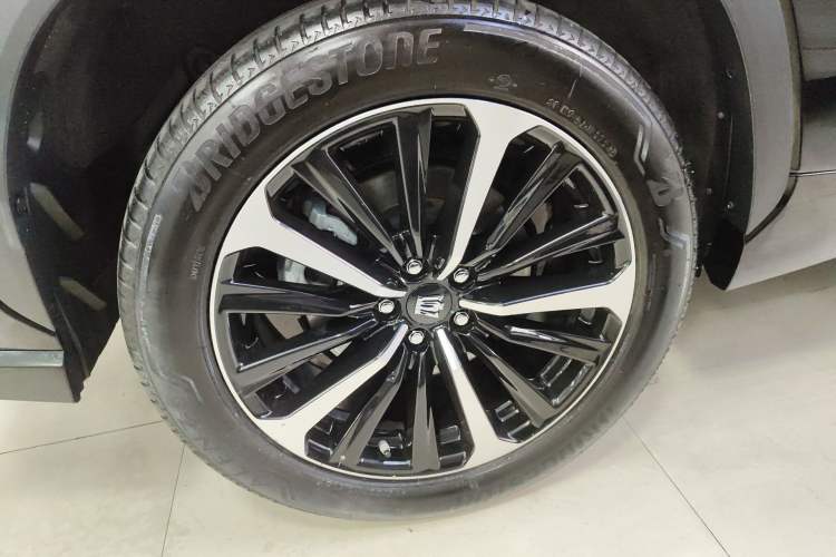 Used Toyota Crown Kluger 2021 2.5L HEV Four-Wheel Drive Flagship Edition Right Rear Wheel Hub