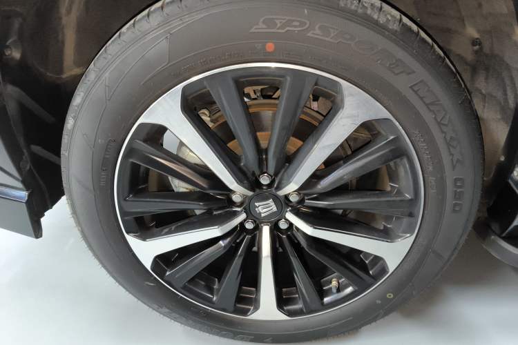 Used Toyota Crown Kluger 2021 2.5L HEV Four-Wheel Drive Flagship Edition Right Rear Wheel Hub