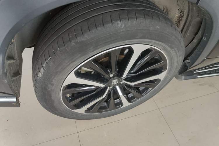 Used Toyota Crown Kluger 2021 2.5L HEV Four-Wheel Drive Luxury Edition Right Rear Wheel Hub