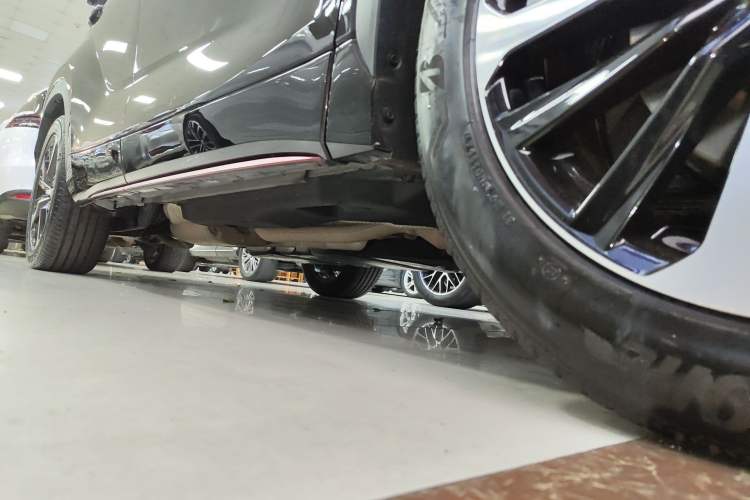 Used Toyota Crown Kluger 2021 2.5L HEV Four-Wheel Drive Flagship Edition Right Side Sill